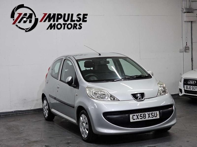 Used Peugeot 107 68 HP (50 kW) 2008 Silver Hatchback