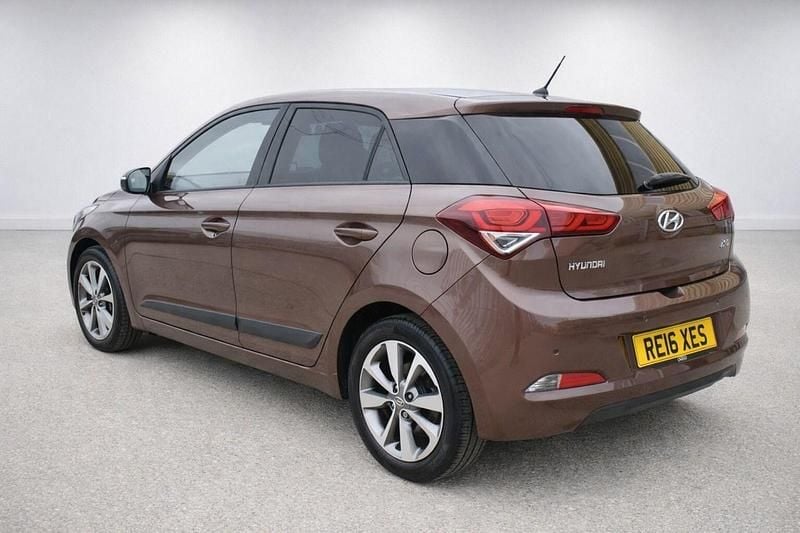 Used Hyundai i20 Premium 84 HP (61 kW) 2016 Brown Hatchback