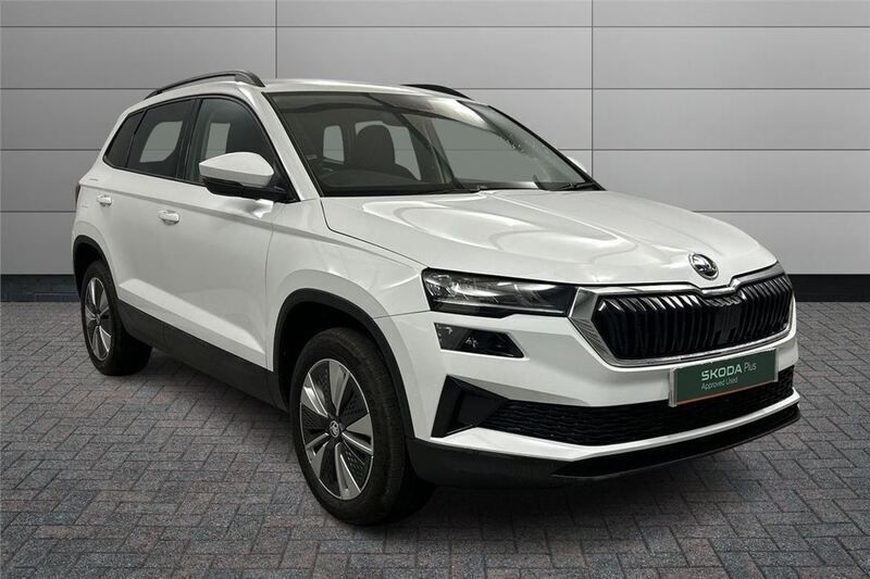 White Used 2024 Skoda Karoq SE Drive SUV | £22,900 (Fair price) - Image 1/4