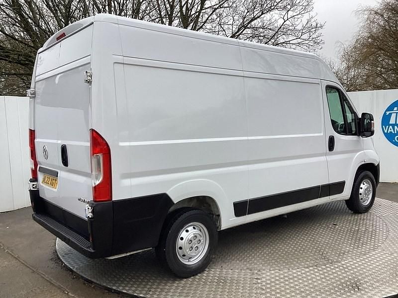 Used Vauxhall Movano 140 HP (102 kW) 2022 White MPV