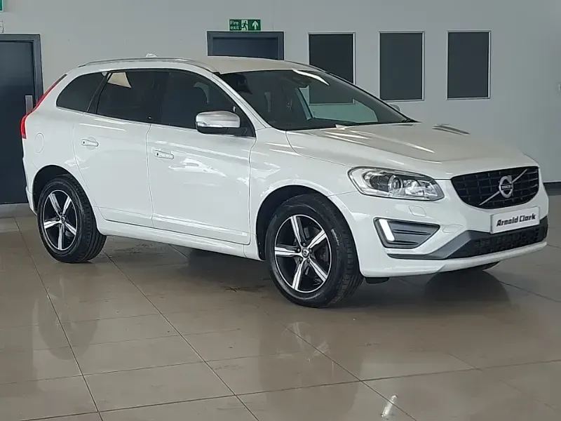 Usado Volvo XC60 R-Design 190 HP (139 kW) 2017 Branco SUV
