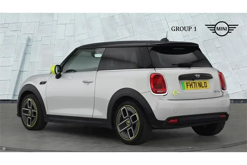 Used Mini Cooper S Level 1 135 kW (184 HP) 2021 White silver Hatchback