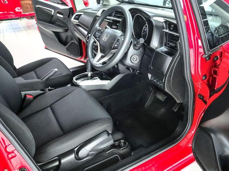 Used Honda Jazz SE 102 HP (75 kW) 2020 Milano red Hatchback