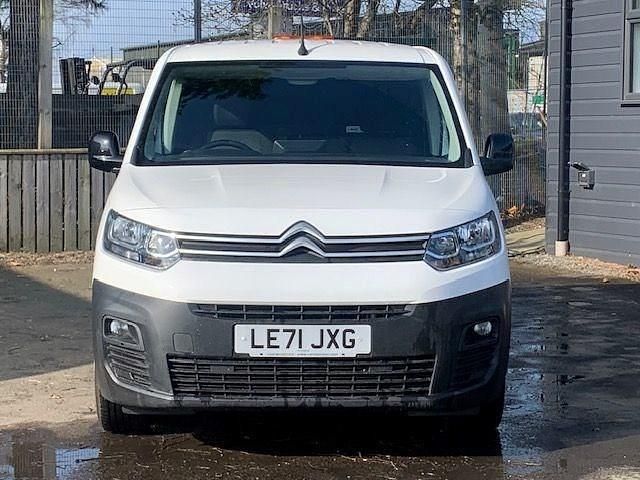 Used Citroën Berlingo 100 HP (73 kW) 2022 White MPV