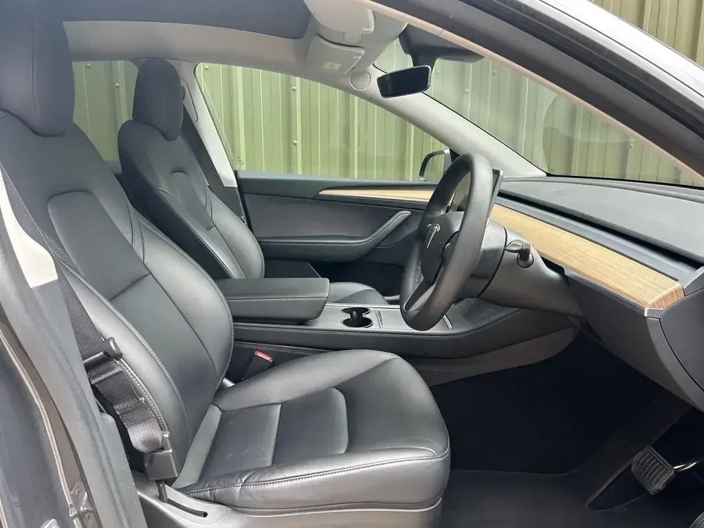 Usado Tesla Model Y 282 kW (384 HP) 2022 Cinzento SUV