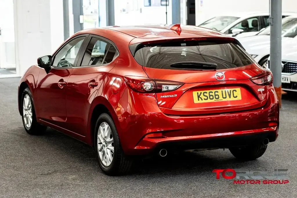 Used Mazda 3 165 HP (121 kW) 2016 Red Hatchback
