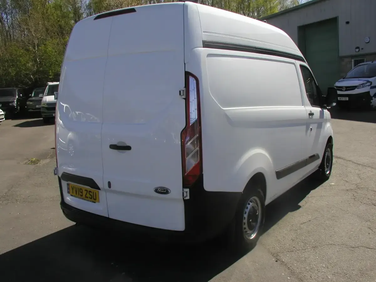 Used Ford Transit Custom 105 HP (77 kW) 2019 White Van