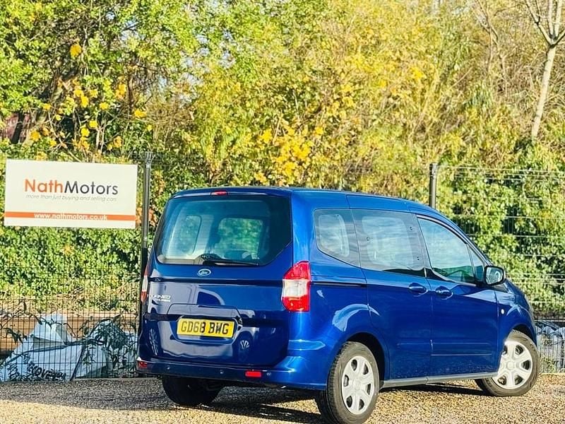 Used Ford Tourneo Courier Zetec 100 HP (73 kW) 2019 Blue MPV