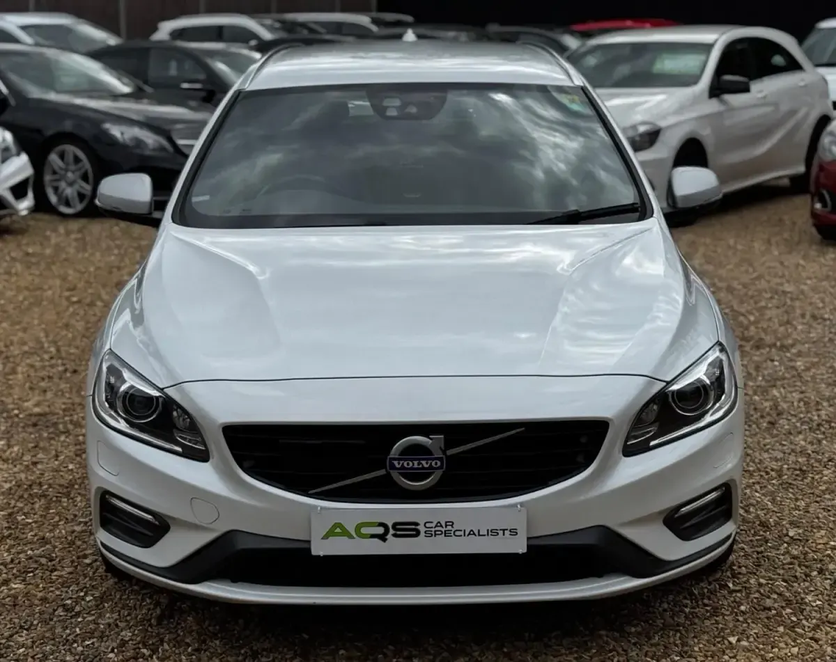 Usado Volvo V60 R-Design 2017 Blanco Familiar