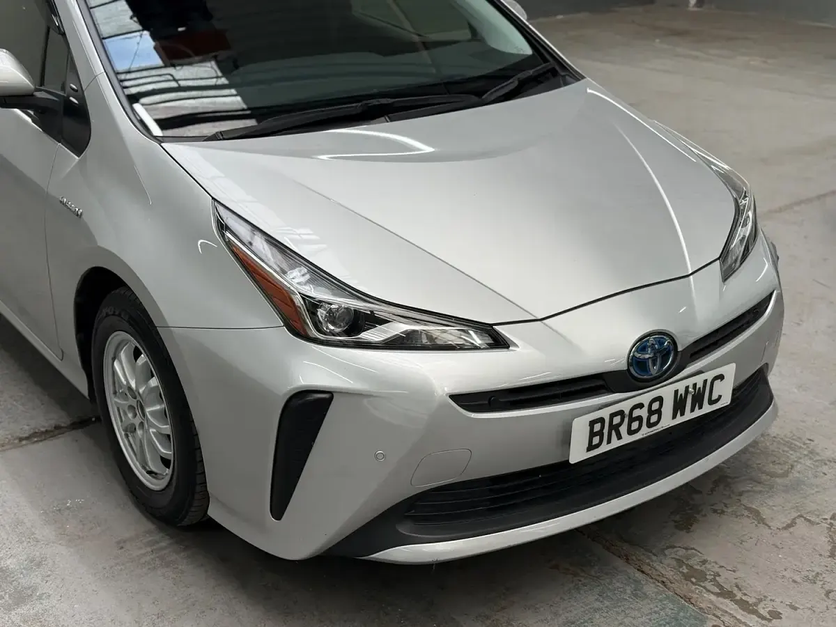 Used Toyota Prius 122 HP (89 kW) 2022 Silver Hatchback