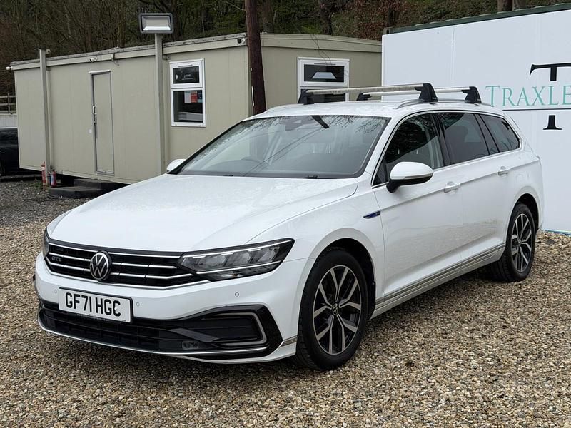 Used VW Passat GTE 218 HP (160 kW) 2021 White Estate