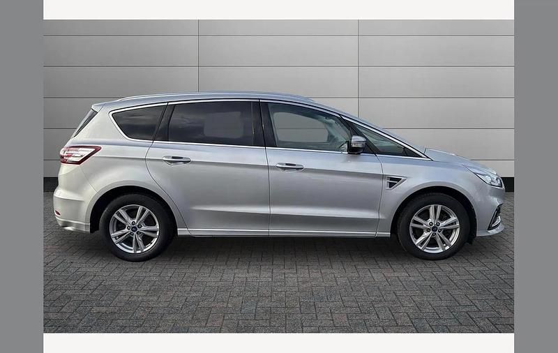 Used Ford S-MAX Titanium 190 HP (139 kW) 2022 Silver MPV