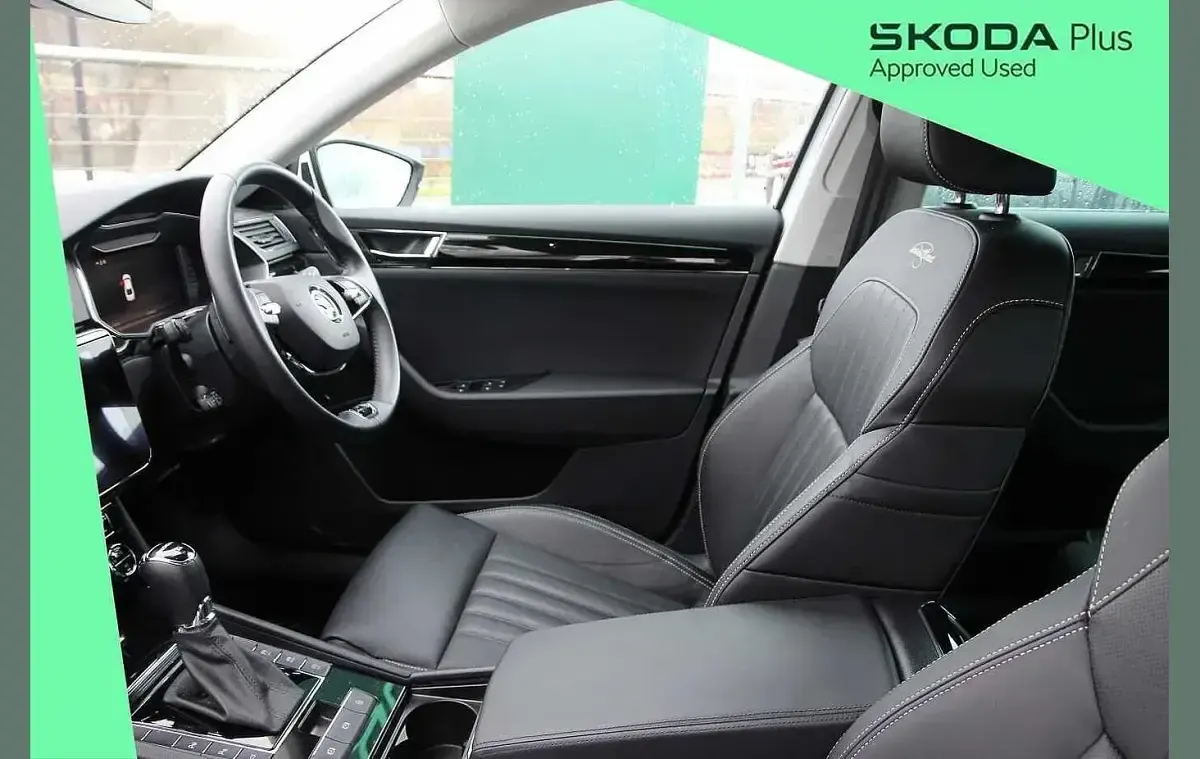 Used Skoda Superb LAURIN & KLEMENT 276 HP (202 kW) 2023 Moon white metallic Hatchback