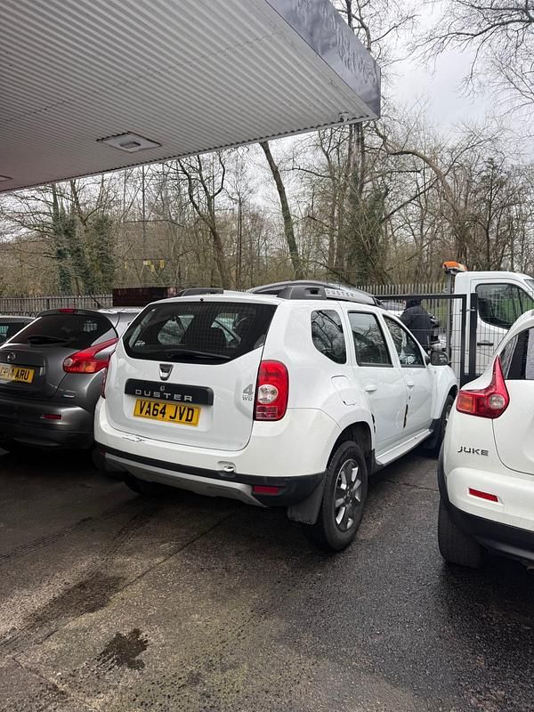 Used Dacia Duster Lauréate 2015 White Hatchback
