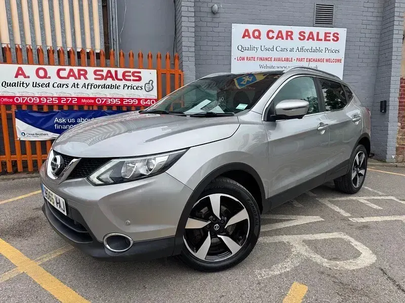 Used Nissan Qashqai N-Connecta 110 HP (80 kW) 2016 Silver SUV