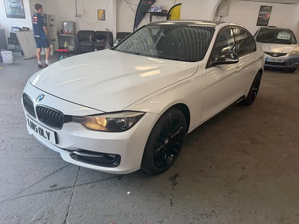 Used BMW 318 Sport Line 2015 White Sedan