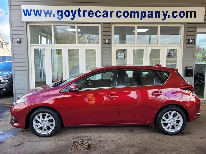 Used Toyota Auris 2018 Red Hatchback