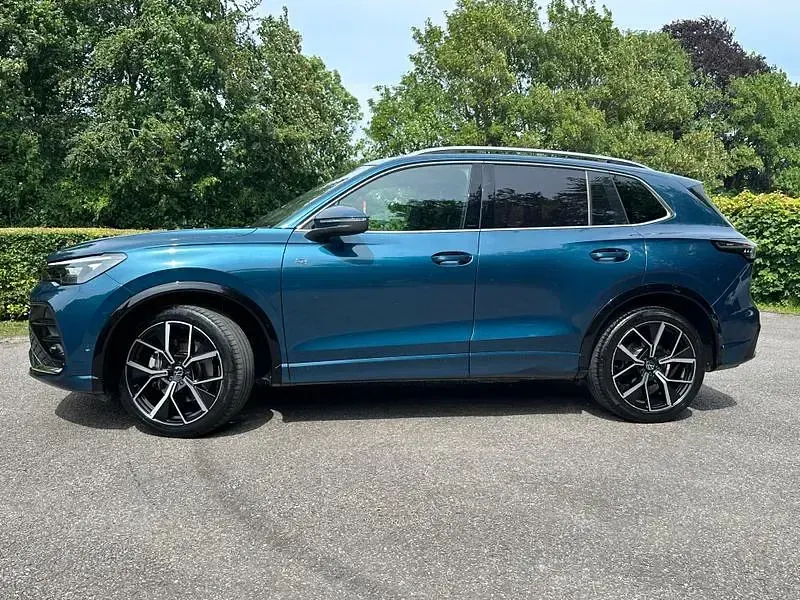 Used VW Tiguan R-line 150 HP (110 kW) 2024 Blue SUV
