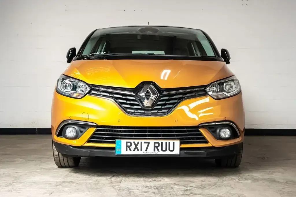 Used Renault Scénic Dynamique 2017 Yellow/black MPV