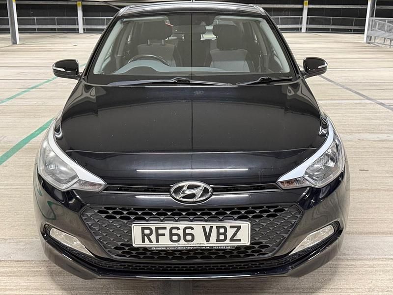 Used Hyundai i20 SE 84 HP (61 kW) 2016 Black Hatchback