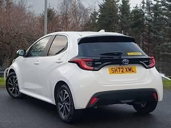 Used Toyota Yaris Hybrid Design 116 HP (85 kW) 2023 White Hatchback
