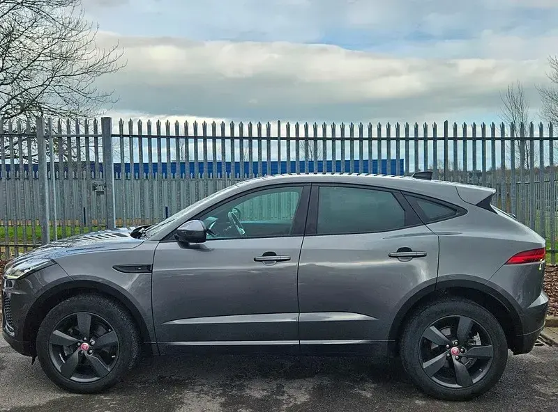 Używany Jaguar E-Pace Chequered Flag 150 KM (110 kW) 2020 Szary SUV