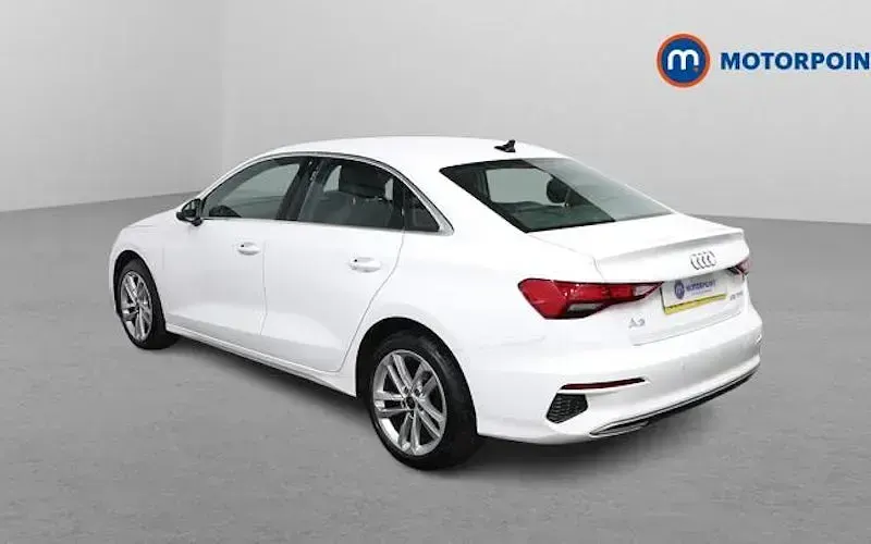 Begagnad Audi A3 Sport 150 HK (110 kW) 2023 Vit Sedan