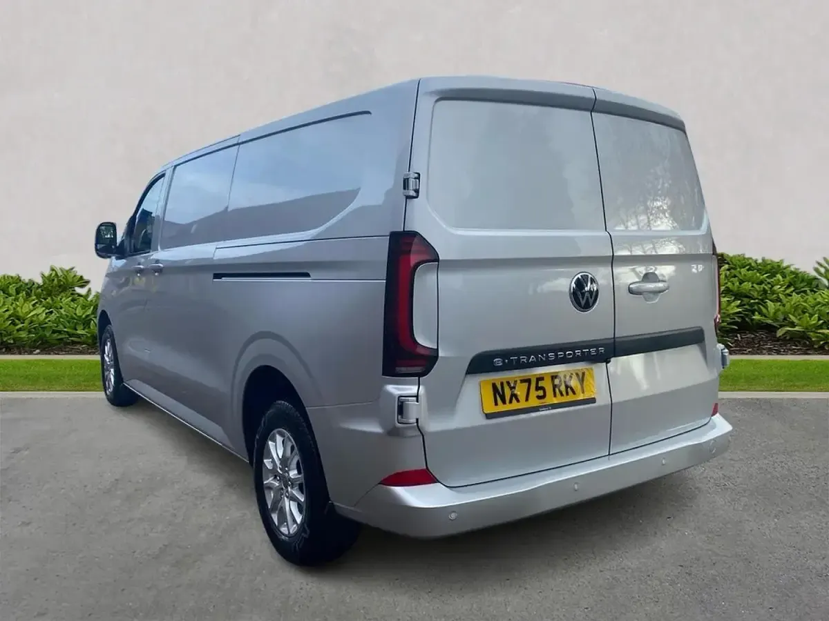 Ny VW Transporter Pro 100 kW (136 HK) 2025 Silver Van