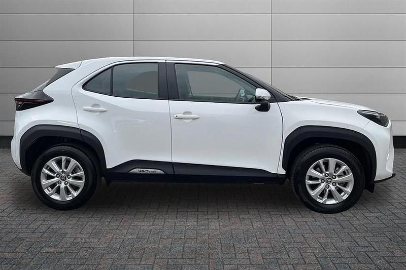 Used Toyota Yaris Cross 116 HP (85 kW) 2025 White SUV