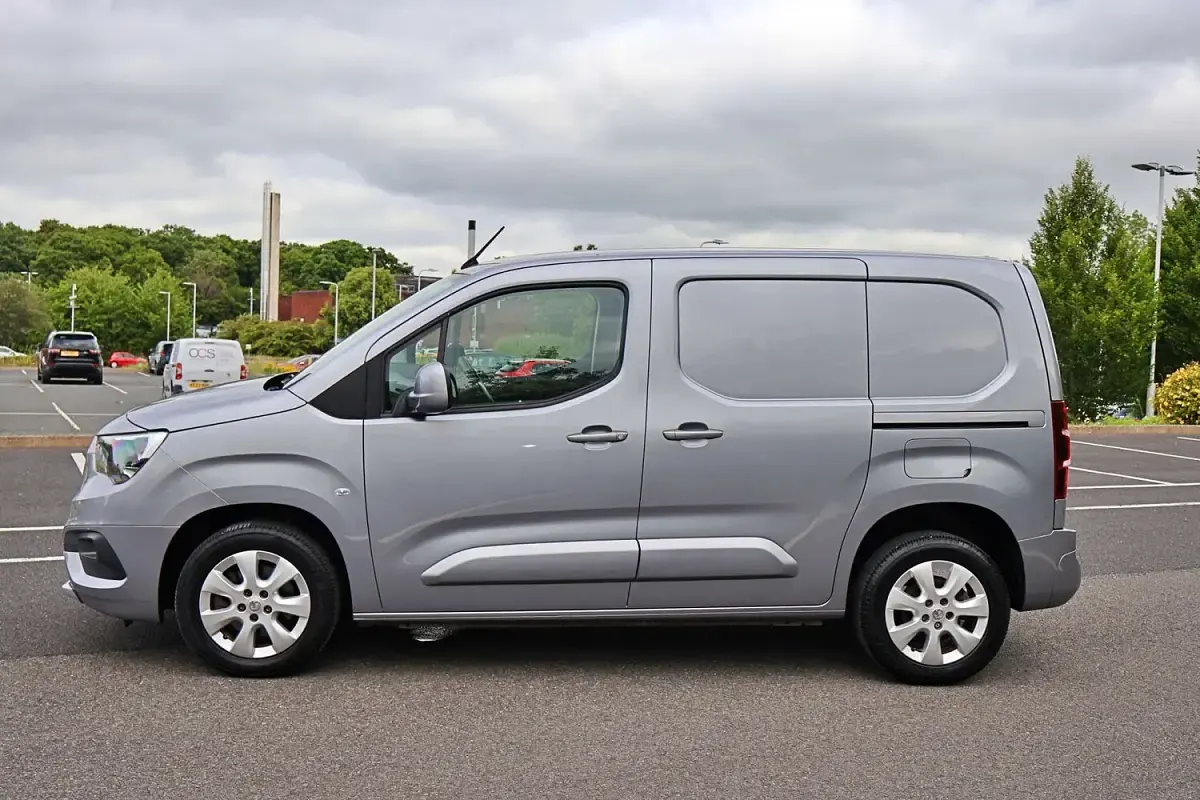 Used Vauxhall Combo S 100 HP (73 kW) 2019 Grey MPV