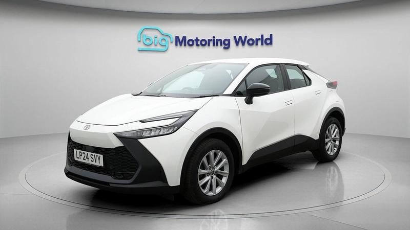 Used Toyota C-HR 138 HP (101 kW) 2024 White SUV