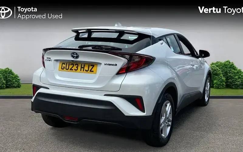 Used Toyota C-HR 122 HP (89 kW) 2023 White SUV