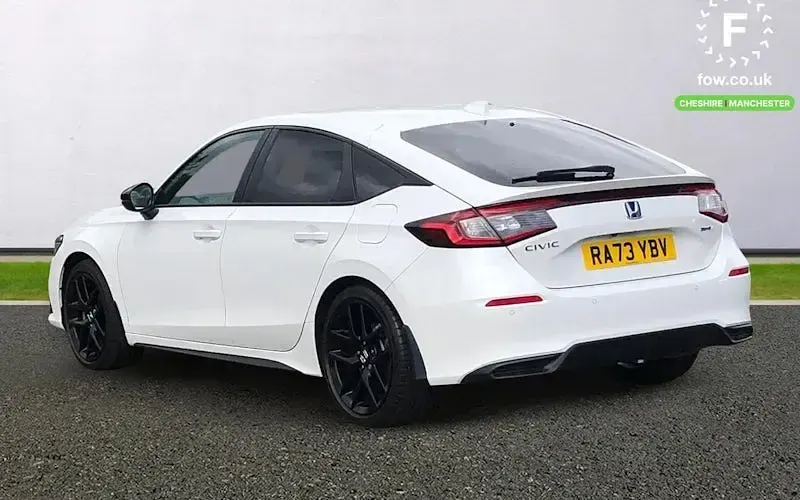 Used Honda Civic Sport 143 HP (105 kW) 2024 White Hatchback