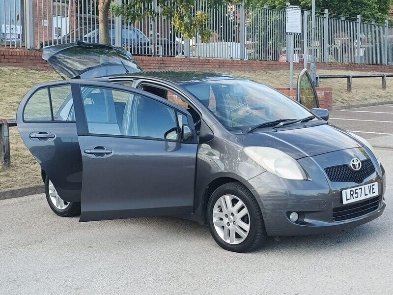 Grey Used 2007 Toyota Yaris Hatchback | £1,500 (Fair price) - Image 1/4