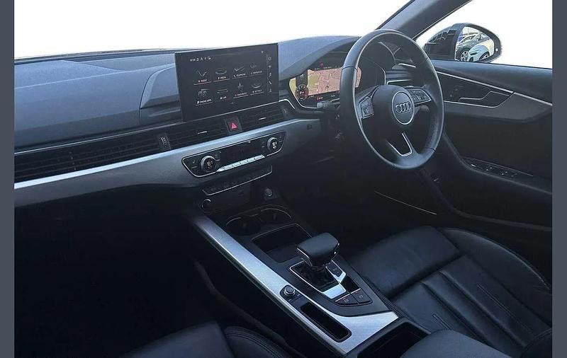 Used Audi A4 Sport 147 HP (108 kW) 2023 White Estate