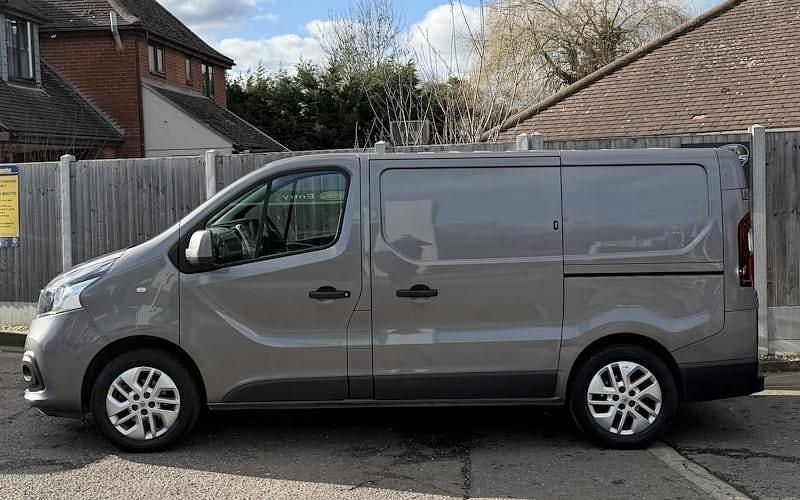 Used Renault Trafic 120 HP (88 kW) 2018 Grey MPV