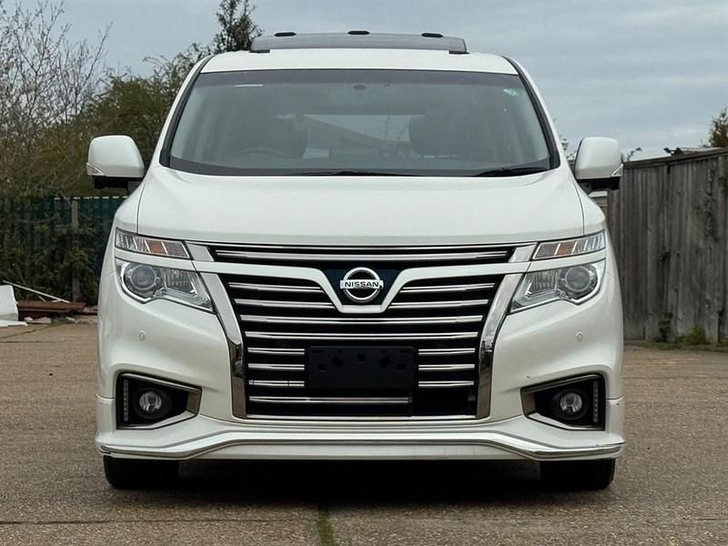 Used Nissan Elgrand 2018 White MPV