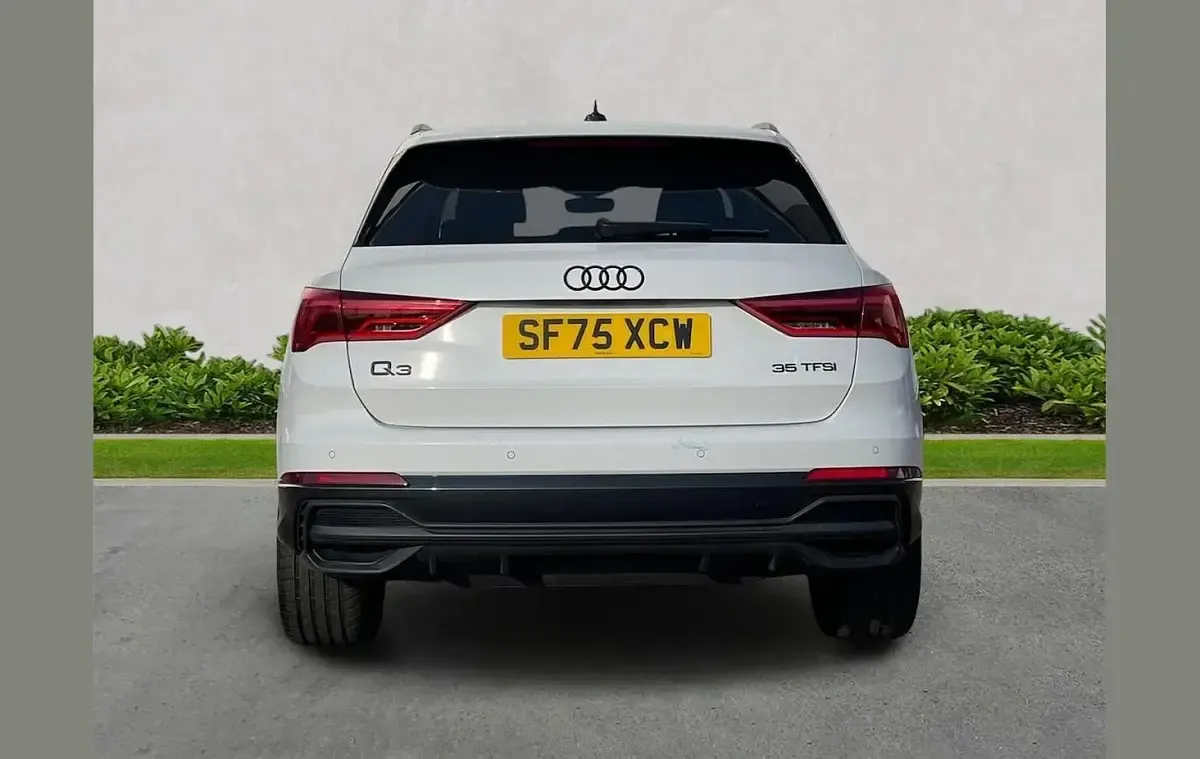 Begagnad Audi Q3 Black Edition 150 HK (110 kW) 2025 Vit SUV