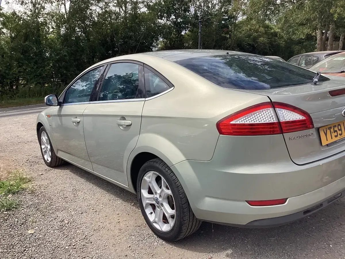 Used Ford Mondeo Titanium 130 HP (95 kW) 2009 Silver Hatchback