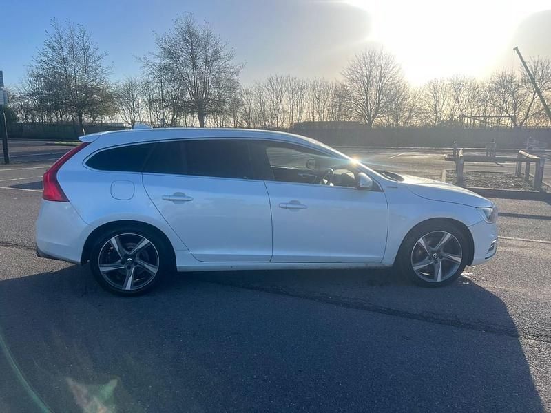 Used Volvo V60 R-Design 2015 White Estate