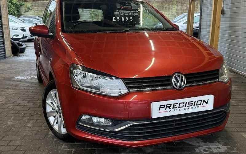 Used VW Polo SE 90 HP (66 kW) 2015 Red Hatchback