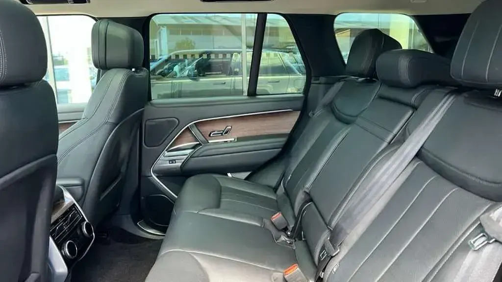 Used Land Rover Range Rover HSE 300 HP (220 kW) 2024 Grey SUV