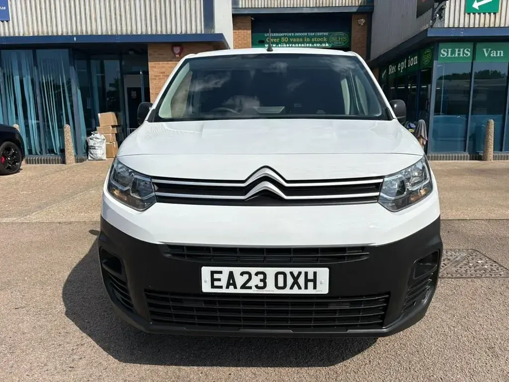 Used Citroën Berlingo 100 HP (73 kW) 2023 White MPV