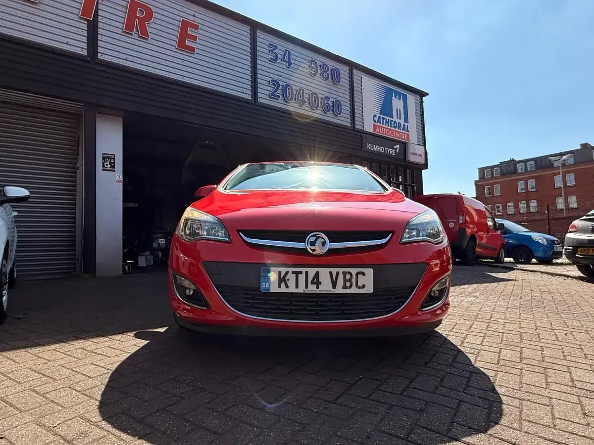 Used Vauxhall Astra Elite 2014 Red Hatchback