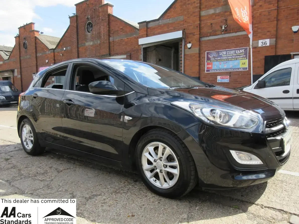 Used Hyundai i30 SE 108 HP (79 kW) 2015 Black Hatchback