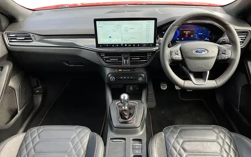 Used Ford Focus ST-Line 155 HP (114 kW) 2022 Red Hatchback