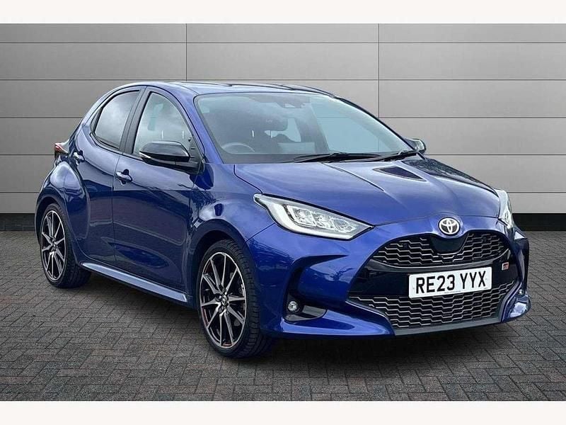 Galactic blue Used 2023 Toyota Yaris Hybrid Sport Hatchback | £18,650 (Fair price) - Image 1/3