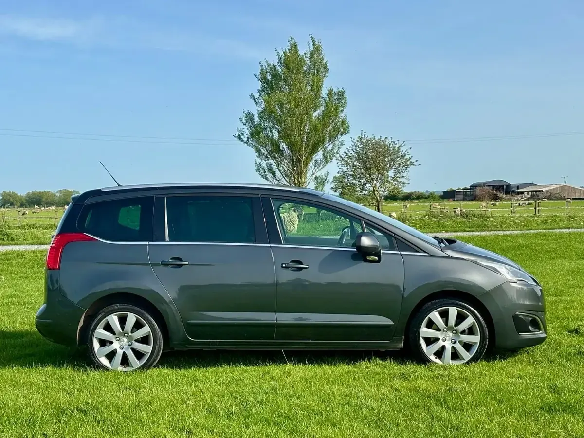 Used Peugeot 5008 Allure 2017 Grey MPV
