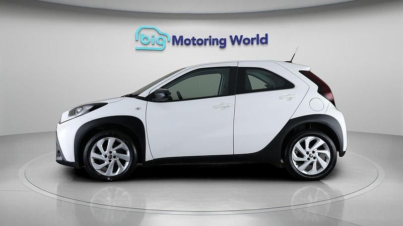 Used Toyota Aygo X PURE 71 HP (52 kW) 2022 White SUV