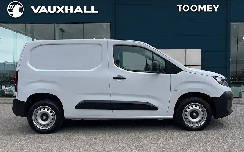 Used Vauxhall Combo S 102 HP (75 kW) 2024 White MPV